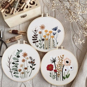 Kit de broderie de fleurs pour débutants moderne | Point de croix vintage fait à la main | Kit floral artistique facile avec cerceau | Kit de bricolage de démarrage pour adultes