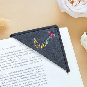 Personalized Embroidery Felt Bookmark | A-Z 26 Letters Handmade Season Corner Bookmark | Flower Felt Bookmark Kit Set & 4 Season