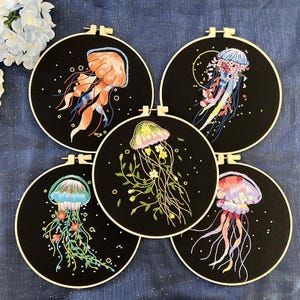 Colourful Jellyfish Embroidery Kit for Beginners Modern, Jellyfish Embroidery/Jellyfish Kit with Hoop, DIY Starter Craft Kit for Adults