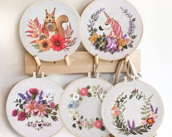 Animal Embroidery Kit for Beginners Modern|Hand Cross Stitch  Kit|Easy Art Floral/Flower Wreath Kit|DIY Starter Craft Kit with Hoop