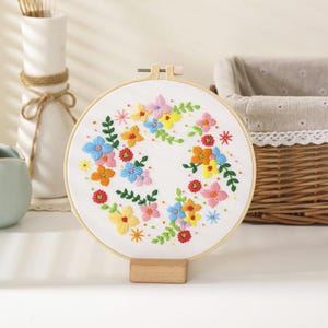 Bouquets Embroidery Kit for Beginners Modern, Easy Floral/Floral Art Kit with Hoop, DIY Starter Craft Kit for Adults, Gift for Her
