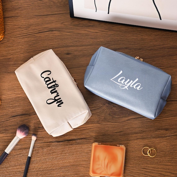 Bolsa de cosméticos bordada personalizada, bolsa de maquillaje de cuero  personalizada con nombre, neceser con monograma bordado, regalo para dama de