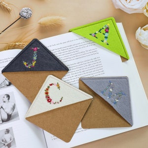 Personalized Embroidery Felt Bookmark | A-Z 26 Letters Corner Bookmark | 4 Season Letter & Flower Felt Bookmark Kit Set