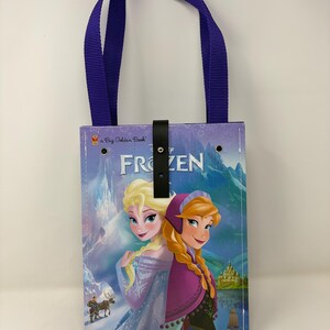 Frozen Repurpose Book Handbag • An ArtfullyAltered Handmade Book Bag bild 2