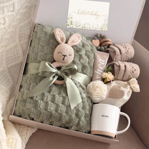 Deluxe New Mom & Baby Gift Box for Women After Birth | Baby Gift Basket, Postpartum Care Package, Push Present, Newborn Boys, Girls, Unisex