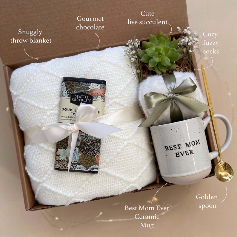 Happy Mother's Day Gift Box with Blanket, Socks and Succulent Gift for Mom, Mother's Day Gift Basket, Gift Box for Women, Gift for Her afbeelding 2