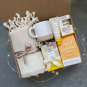 Caja de regalo de spa para mujer con tarjeta personalizada / Caja de regalo Hygge para mimarse en cualquier ocasión para ella / El mejor regalo de cumpleaños de verano para la mejor amiga