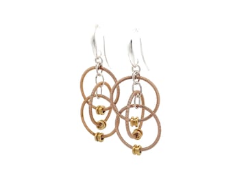 Kolczyki z gitarowymi strunami w kolorze szampana – różowe złoto, akustyczne – ekologiczna biżuteria od Retired Strings