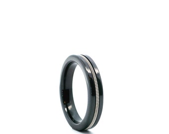 Schwarzer Zirkonia Ring: E-Gitarre Saite, Einzelsaite