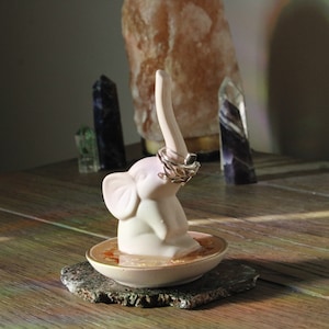 Elephant ring holder / Elephant jewelry holder / Ring dish