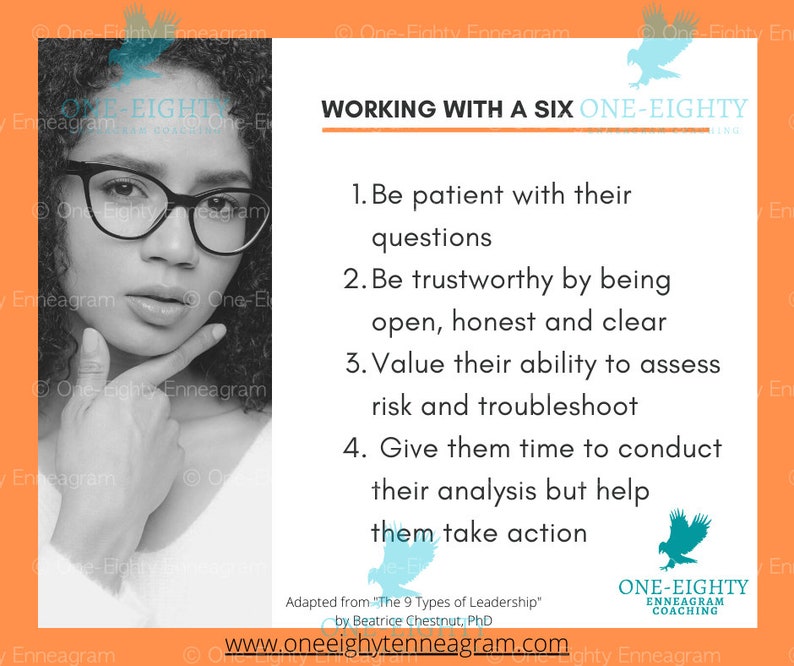 Puede incluir: Imagen en blanco y negro de una mujer con gafas, con texto sobre un fondo naranja. El texto ofrece consejos para trabajar con un tipo Seis del Eneagrama, incluyendo la paciencia y la confianza. La imagen incluye el sitio web www.oneeightyenneagram.com.