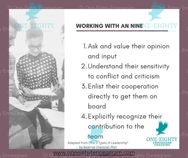 Puede incluir: Imagen con texto: "WORKING WITH AN NINE-EIGHTY" y puntos numerados sobre liderazgo. La imagen incluye un grupo de personas mirando papeles. El logotipo de One-Eighty Enneagram Coaching est&aacute; en la esquina inferior derecha.