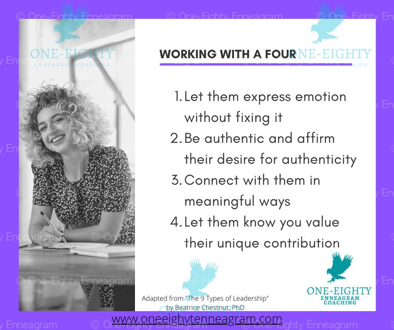 Puede incluir: Imagen en blanco y negro de una persona sonriente con cabello rizado, escribiendo. El texto a la derecha dice "WORKING WITH A FOURNE-EIGHTY" y enumera cuatro puntos sobre comunicaci&oacute;n y liderazgo. La imagen incluye el logotipo "ONE-EIGHTY ENNEAGRAM COACHING".