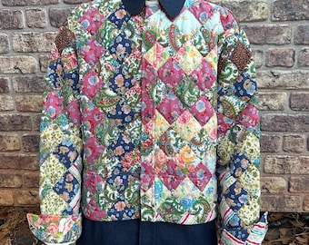 Blouson aviateur matelassé en patchwork à imprimé cachemire floral.