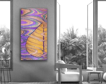 Può includere: Dipinto astratto di una foglia con colori viola, blu e oro. La foglia è parzialmente oscurata da linee e motivi vorticosi.