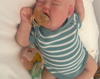 bebé Reborn silicona completa ( sistema de tomar biberón incluido)