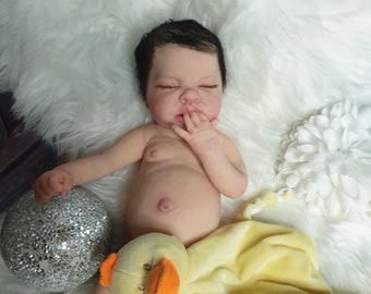 wiedergeborene Puppe; wiedergeborenes Baby; Ganzkörpersilikon mit Flüssigsystem; nimmt eine Flasche