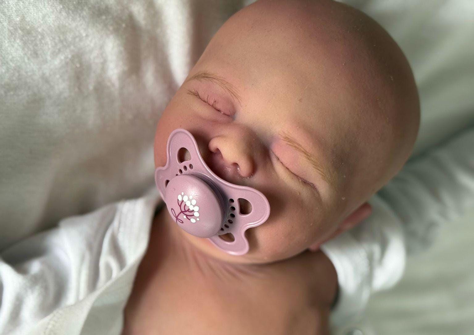 Vollence Bambola Neonata Realistica In Silicone Liquido 40cm: Ragazzo Con Macchia Unica, Impermeabile Per Il Bagno - 5