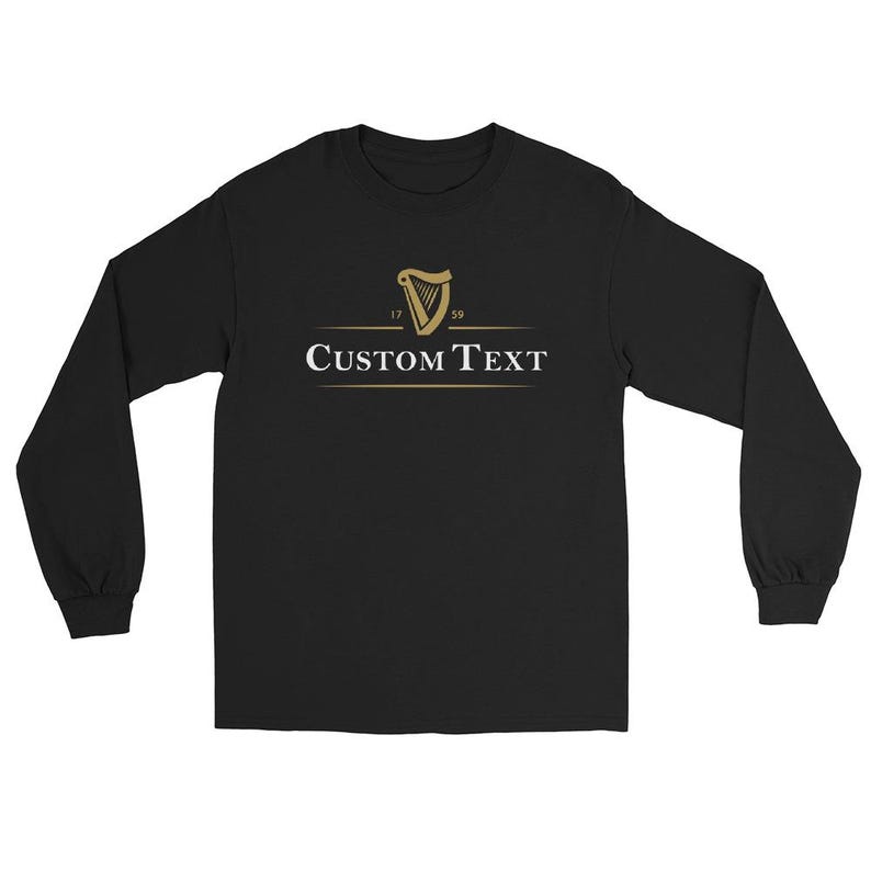K&ouml;nnte beinhalten: Schwarzes Langarm-T-Shirt mit einer goldenen Harfengrafik und dem Text "17 59 CUSTOM TEXT".