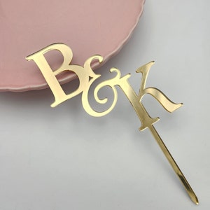 Può includere: Topper per torta dorato con le lettere B & K, perfetto per una celebrazione di matrimonio o anniversario.