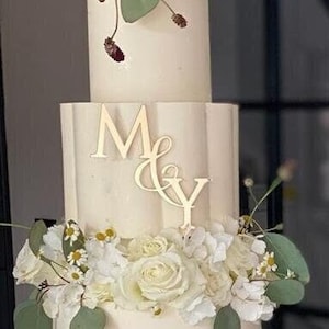 Elegantes pingentes de bolo com iniciais duplas | Pingente de bolo de casamento | Iniciais de casamento | Personalizado | Vários tamanhos, cores e fontes
