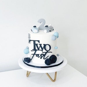 2 つのファスト ケーキ トッパーまたはチャーム | さまざまなサイズと色