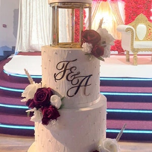 Amuletos de bolo com inicial dupla | Iniciais de casamento | Personalizado | Vários tamanhos, cores e fontes
