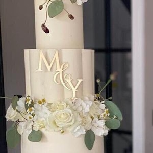 Elegantes colgantes con iniciales para tartas de boda / Decoración personalizada para tartas