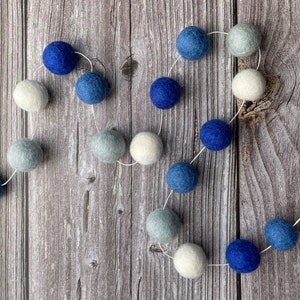 Hanukkah Decoration. Chanukah Decor. Felt Garland. Felt Pom Poms Garland.Felt Balls Garland. Felt Pompom Garland