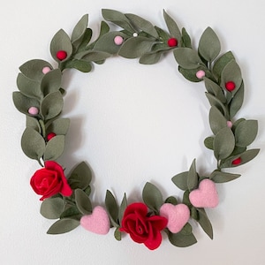 Valentines Decor. Felt Wreath. Valentines Felt Wreath. Winter Wreath. Felt Roses Wreath.