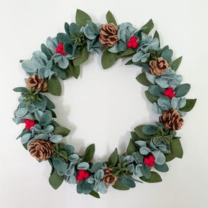 Christmas Decor. Felt Wreath.Christmas Felt Wreath. Winter Wreath. Felt Holiday Wreath. Christmas leaves Wreath