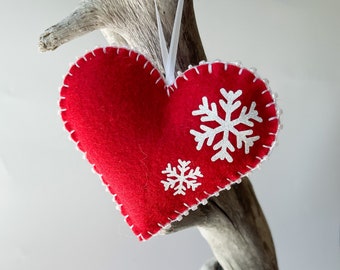 Felt Heart Ornament. Scandinavian Christmas Decor. Handsaw felt hearts Ornaments.