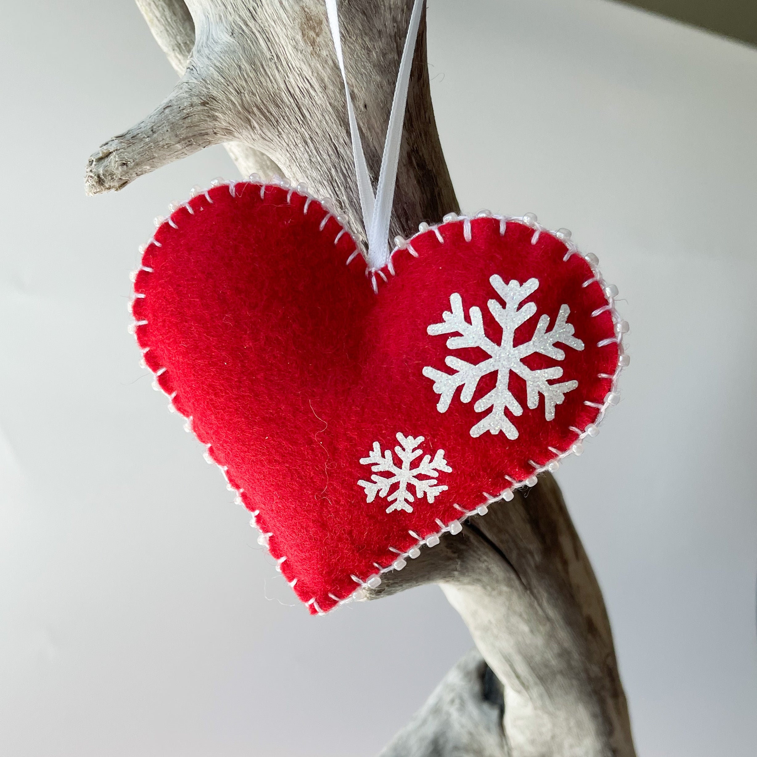 Felt Heart Ornament. Scandinavian Christmas Decor. Handsaw felt hearts Ornaments.