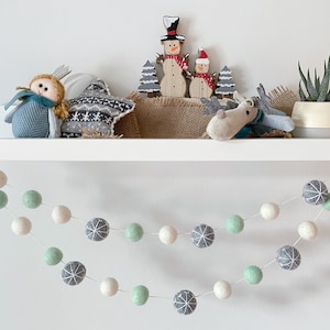 Christmas Felt Garland. Christmas Garland. Felt Pom Poms Garland.Felt Balls Garland. Felt Pompom Garland