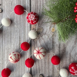 Christmas Felt Garland. Christmas Garland. Felt Pom Poms Garland.Felt Balls Garland. Felt Pompom Garland