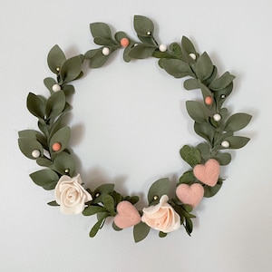 Valentines Decor. Felt Wreath. Valentines Felt Wreath. Winter Wreath. Felt Roses Wreath.