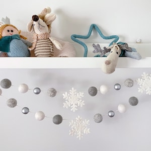 Christmas Felt Garland. Snowflake Garland. Felt Pom Poms Garland.Felt Balls Garland. Felt Pompom Garland