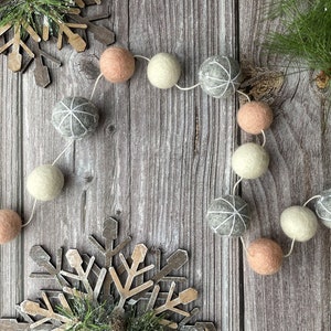 Christmas Felt Garland. Christmas Garland. Felt Pom Poms Garland.Felt Balls Garland. Felt Pompom Garland