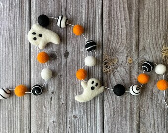 HALLOWEEN DECOR. Halloween Garland. Pom Poms Garland. Ghost Garland. Fall Decor. Autumn Decor