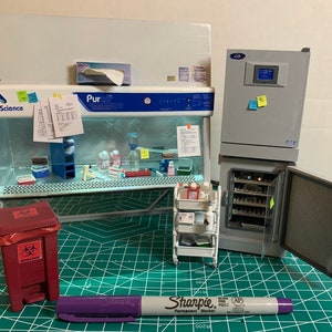 Miniaturowa szafka biologiczna do badań bezpieczeństwa biologicznego, inkubator, wózek i pojemnik na odpady biologiczne w skali 1/12