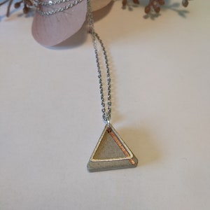 Chain small concrete triangle