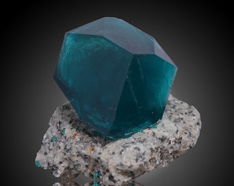Nickelboussingaultite vert comme un cristal de dioptase sur matrice d’un spécimen de Pologne