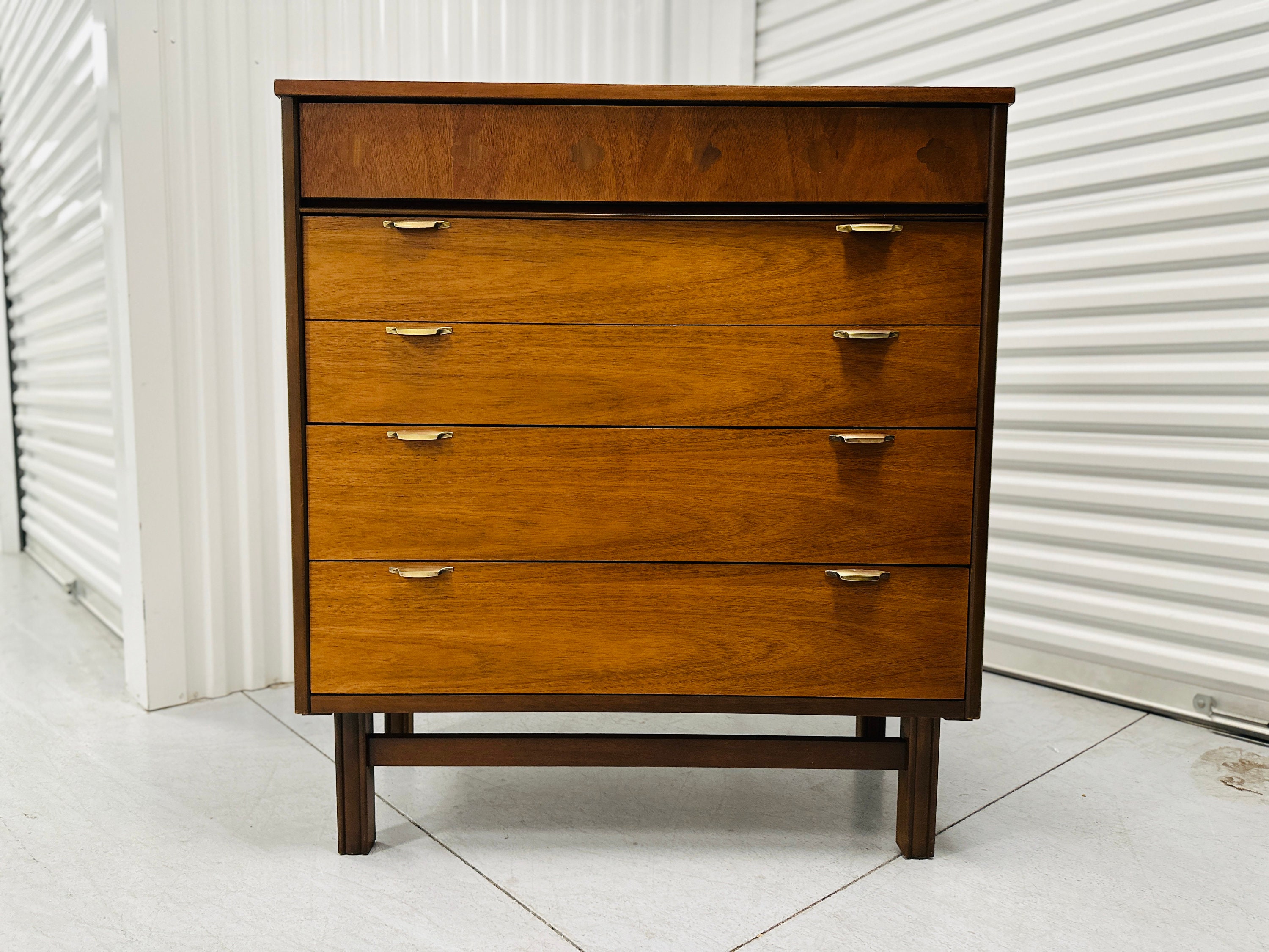30+ Bassett Mid Century 9 Drawer Dresser