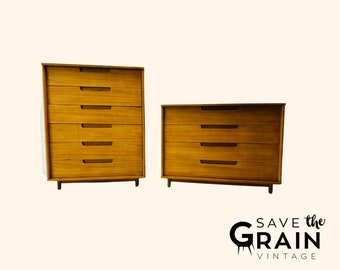 Vintage Mid-Century Modern Pair of Dressers by Drexel