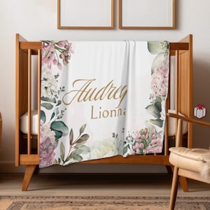 Manta para envolver al bebé con nombre personalizado: diseño floral de 30 x 40 pulgadas con detalles de acuarela; regalo personalizado para recién nacidos; manta de poliéster de jersey