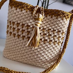 Crochet Bag pattern, PDF, Crochet, crossbody bag, over the shoulder bag, festival bag, day bag.