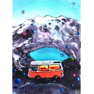 camper paesaggio invernale, viaggio con camper in montagna, montagne con neve, lago in montagna arredamento regalo traver camper art