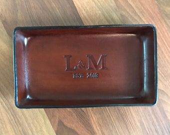 Leather Valet Tray, Leather, Leather Catchall Tray, 8 Tray Sizes Available, Leather Tray for Men, Groomsmen Gift, Monogrammed Leather Tray.