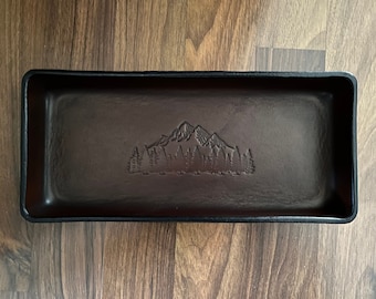 Leather Valet Tray, Leather, Leather Catchall Tray, 11 Tray Sizes Available, Leather Tray for Men, Groomsmen Gift, Monogrammed Leather Tray.