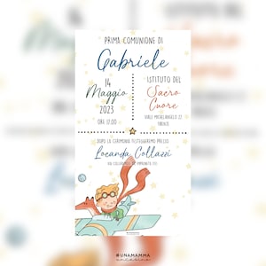 Può includere: Un invito bianco con bordo blu e oro. L'invito presenta un'illustrazione a cartone animato di un bambino in un aereo con una volpe. Il testo sull'invito recita "Prima Comunione di Gabriele" e include la data "14 Maggio 2023" e l'ora "Ore 17.00". L'invito include anche il nome della chiesa "Istituto del Sacro Cuore" e l'indirizzo "Viale Michelangelo 27, Firenze". L'invito include anche il nome del ristorante "Locanda Collazzi" e l'indirizzo "Via Colleramole 10, Impruneta (FI)". L'invito include anche l'hashtag "#UNAMAMMA uncasino".